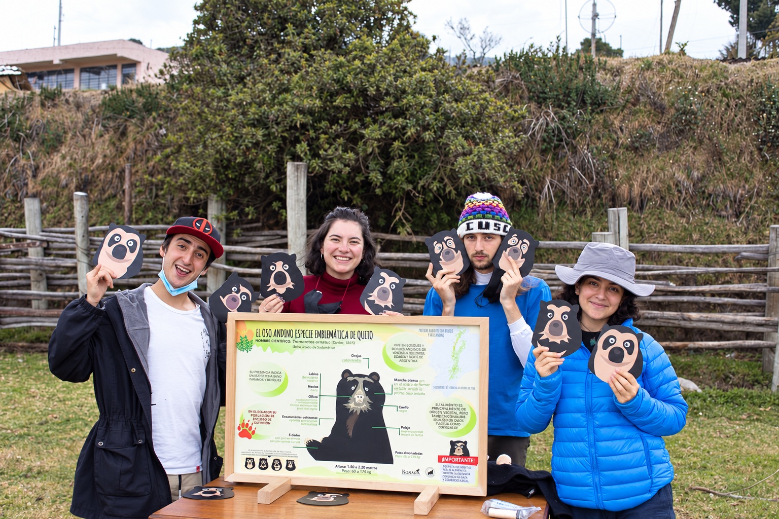 Grupo de jóvenes presenta materiales educativos sobre el oso andino